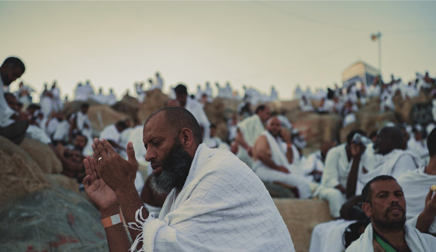 https://meccachat.com/wp-content/uploads/2024/10/Pilgrims2-e1746908048227.jpeg