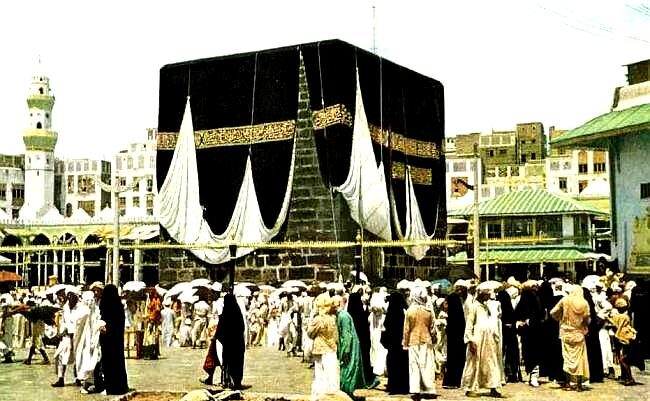 https://meccachat.com/wp-content/uploads/2024/11/enhanced_old-kaaba3-e1746894634788.jpg