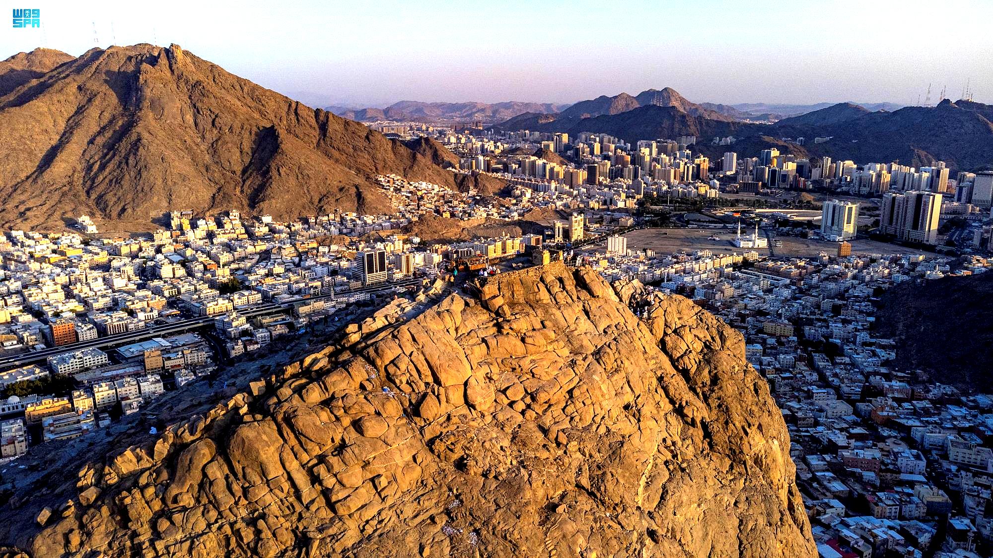 https://meccachat.com/wp-content/uploads/2024/11/jabal-nour2_enhanced.jpg